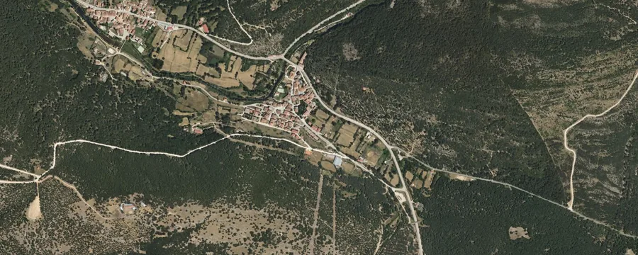 Molinos de Duero y Salduero entre los pinares, vistos desde el aire