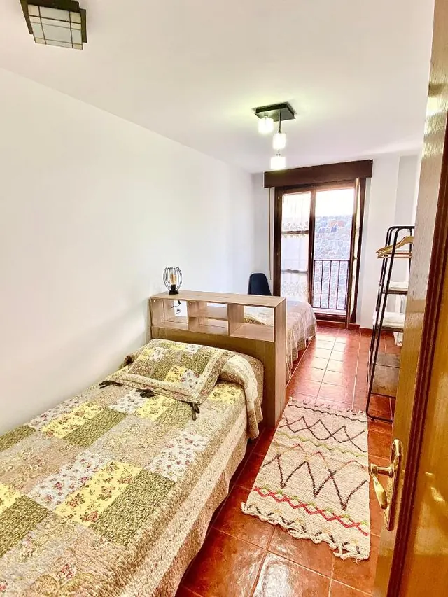 Dormitorio con salida al balcón
